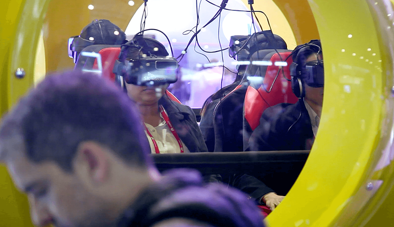 Personas en un simulador de realidad virtual en el MWC2016