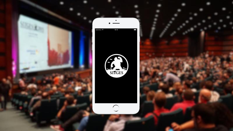Móvil con el logo del Festival de cine internacional de Sitges, fondo de pantalla con la sala de cine llena de asistentes
