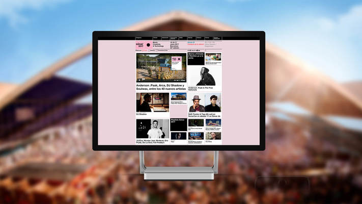 Captura de pantalla de la Web de Sónar 2017 sobre un fondo del concierto borroso