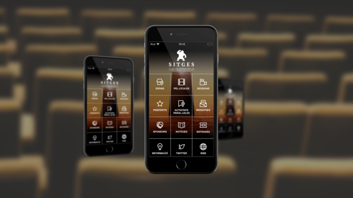 App nativa per esdeveniments de cinema amb el fons de pantalla d'una sala de cinema plena