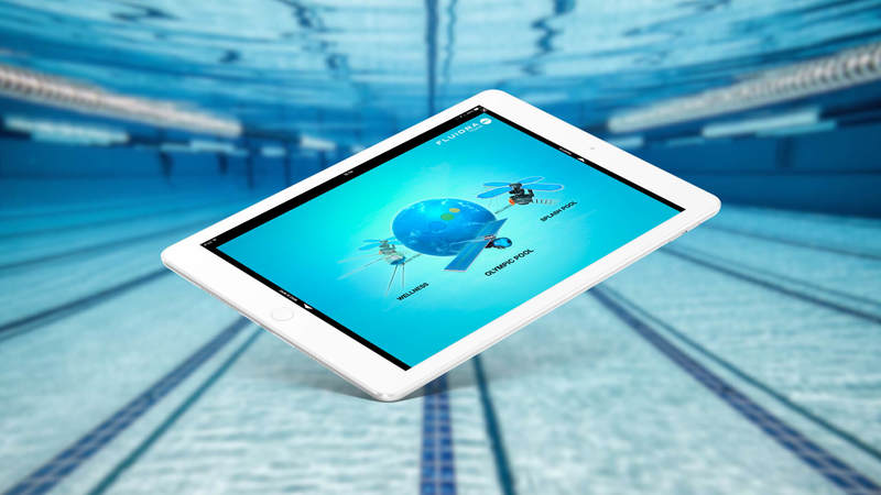 iPad con app de Fluidra. Fons subaquàtic de una piscina olímpica